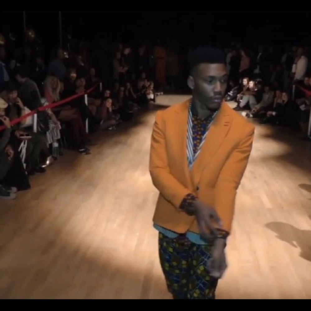 LOOKING FOR DESIGNER